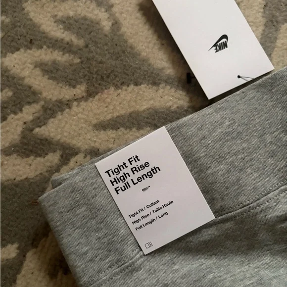 NWT Nike Gray High Rise Leggings- M - Picture 10 of 10